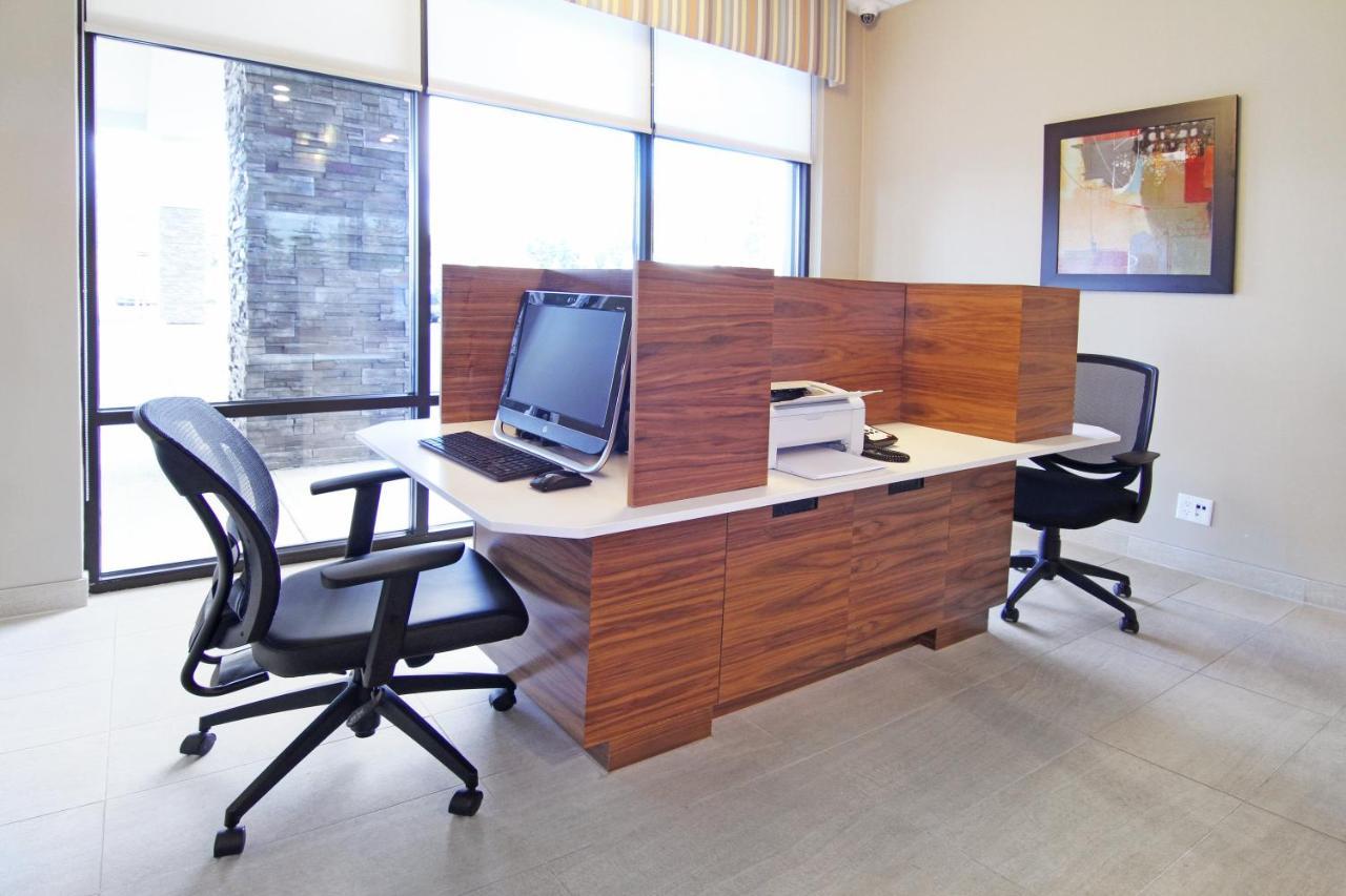 Holiday Inn Express And Suites Calgary University By Ihg YYC Exterior foto