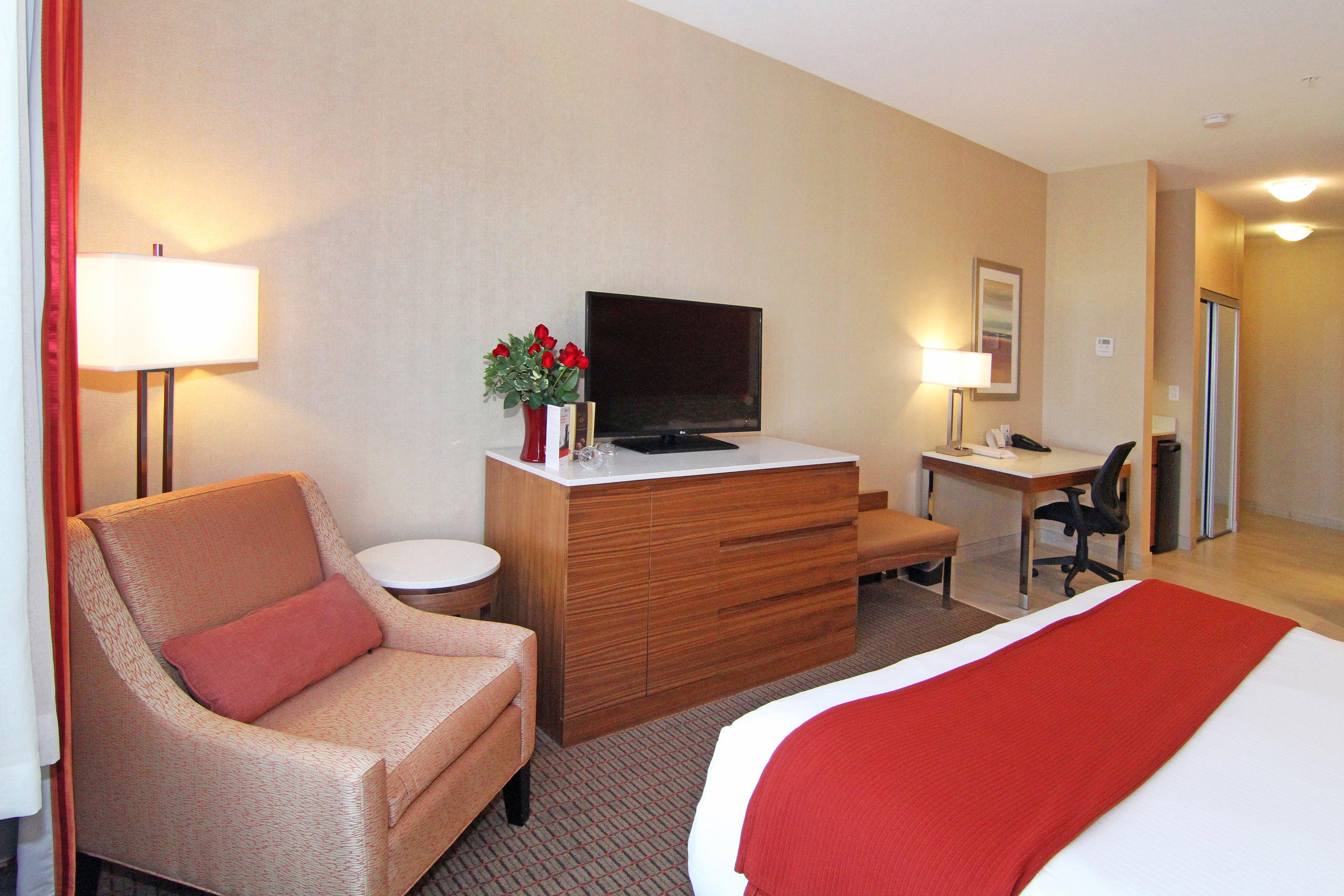 Holiday Inn Express And Suites Calgary University By Ihg YYC Exterior foto